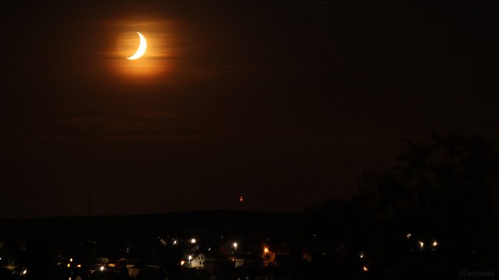 Zunehmender Mond am 24. Juli 2020 um 23:07 Uhr über Waldbrunn