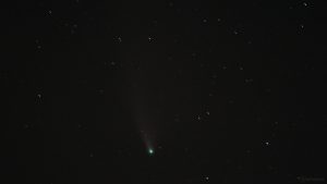 Komet C/2020 F3 (NEOWISE) am 24. Juli 2020 um 23:22 Uhr am Nordwesthimmel von Eisingen