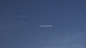 Komet C/2020 F3 (NEOWISE) am 1. August 2020 um 22:29 Uhr am Westhimmel von Eisingen im Sternbild Haar der Berenike