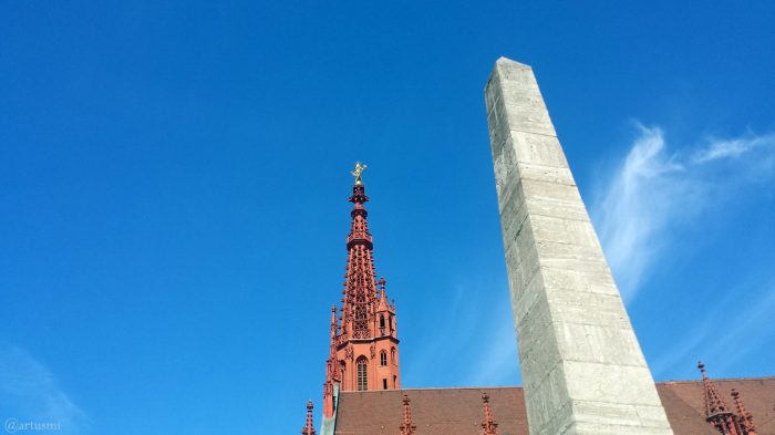 Marienkapelle und Obelisk auf dem Marktplatz in Würzburg am 2. September 2020