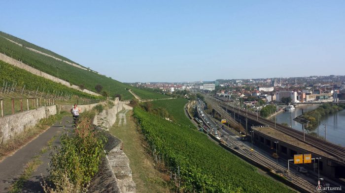 Blick vom Unteren Steinbergweg auf Würzburg