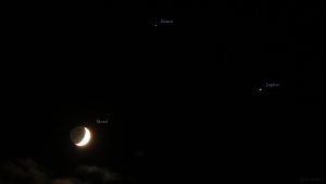 Konstellation Mond, Saturn und Jupiter am 19. November 2020
