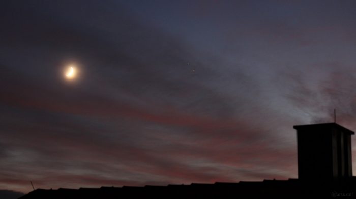 Zunehmender Mond, Saturn und Jupiter am 17. Dezember 2020 am Südwesthimmel von Eisingen