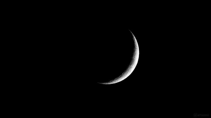 Zu 11,3% beleuchteter zunehmender Mond am 17. Dezember 2020 um 17:33 Uhr