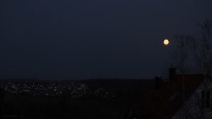 Zunehmender Mond am 26. Februar 2021 über Waldbrunn