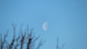 Abnehmender Mond am 3. April 2021