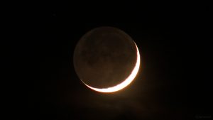 Zunehmender Mond mit Erdlicht (Da Vinci Glow) am 14. April 2021
