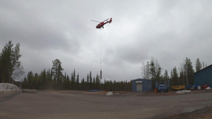 Die Nutzlast samt Experimenten wurde nach der Landung mit Hilfe eines Helikopters geborgen.