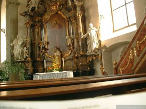 Seitenaltar der katholischen Pfarrkirche St. Johannes der Täufer