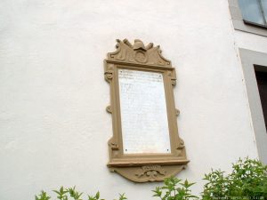 Kriegstafel 1870/71 an der kath. Pfarrkirche in Goßmannsdorf am Main