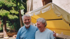 Erster Bürgermeister Peter Wesselowsky während der Feierlichkeiten zum 80. Geburtstag von Gerda Schmitt, geb. Gehling, am 10. Juni 2003 in Goßmannsdorf am Main