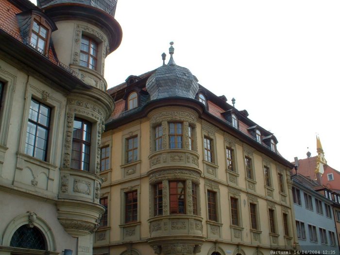 Handelshäuser in Marktbreit im April 2004