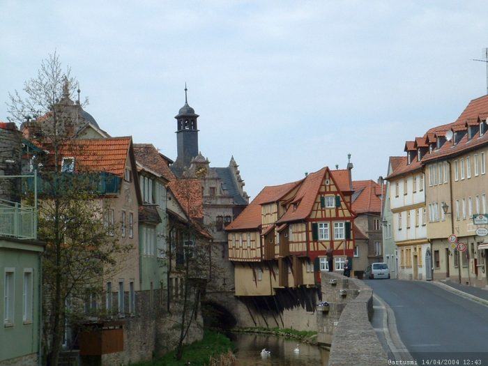 Malerwinkel und Bachgasse in Marktbreit im April 2004