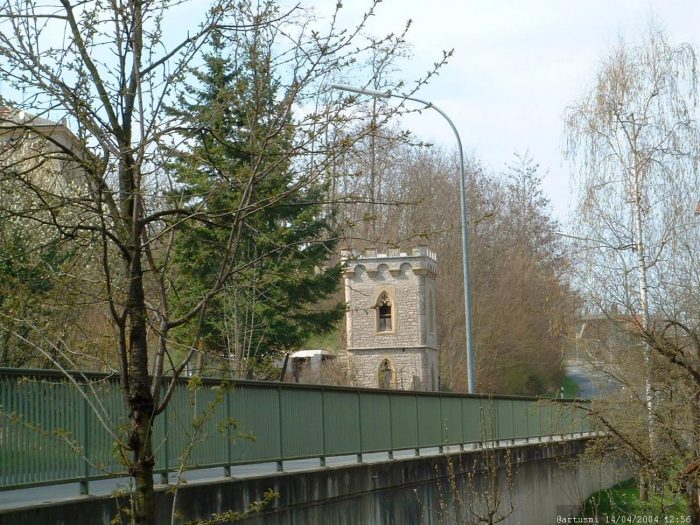 Bahnhof und Turm an der Obernbreiter Straße in Marktbreit im April 2004