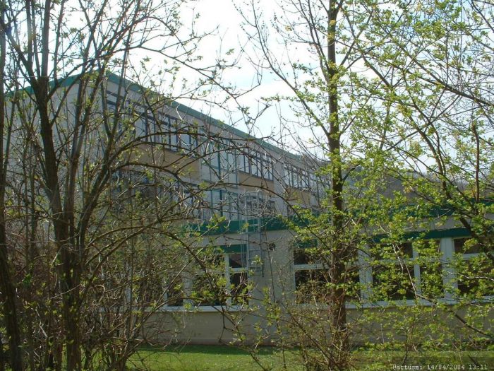 Gymnasium Marktbreit im April 2004