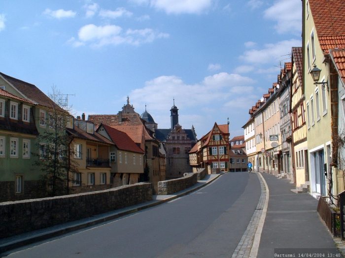Malerwinkel und Bachgasse in Marktbreit im April 2004