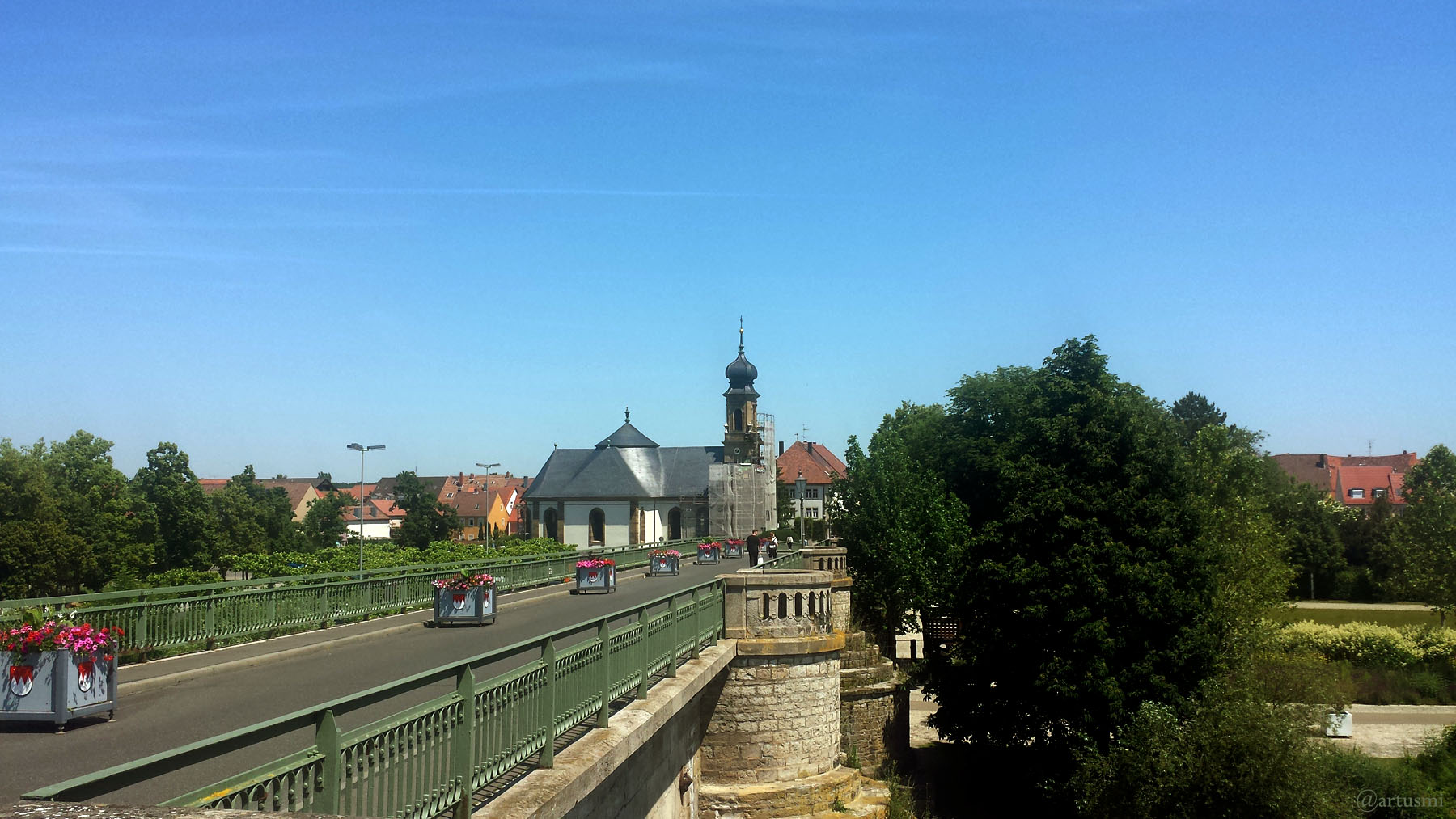 Alte Mainbrücke und Kreuzkapelle in Kitzingen