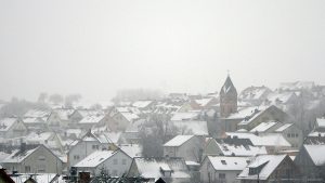 Eisingen während des Maximums der partiellen Sonnenfinsternis am 4. Januar 2011