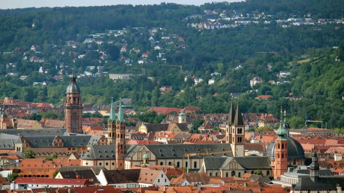 Blick vom Würzburger Schalksberg auf den Kiliansdom