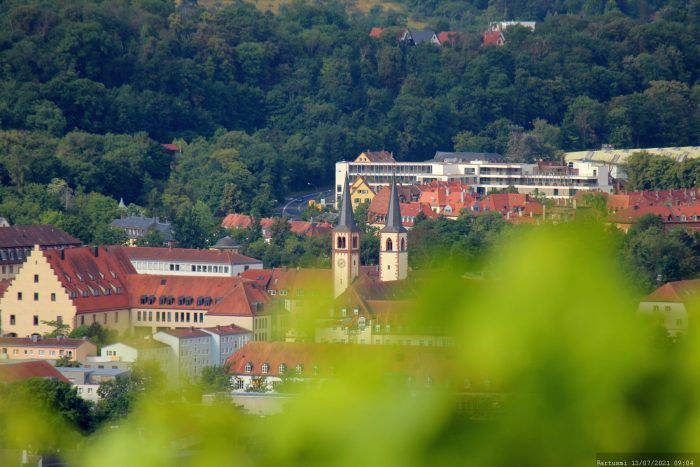 Blick vom Würzburger Schalksberg auf die Don-Bosco-Kirche