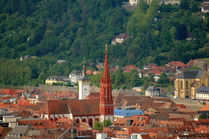 Blick vom Würzburger Schalksberg auf die Marienkapelle