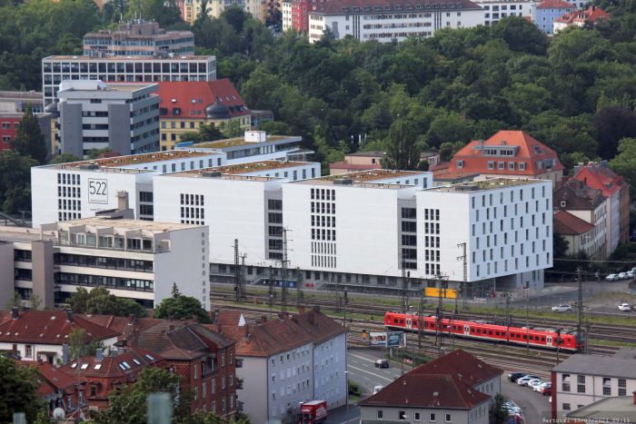 Blick vom Würzburger Schalksberg das Studentenwohnheim 522 Apartunities