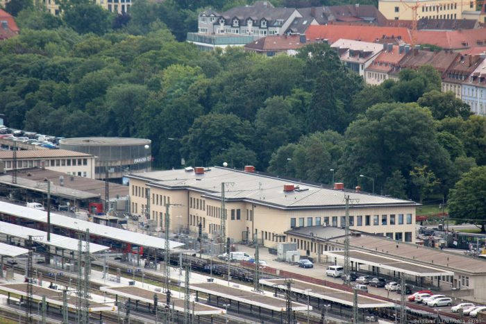 Blick vom Würzburger Stein auf den Hauptbahnhof