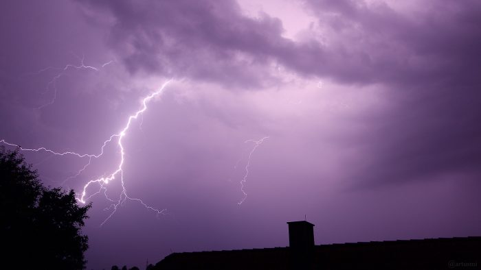 Blitze während Gewitter am 27. Juli 2021 um 22:56 Uhr