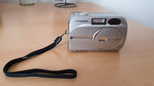 Unsere erste Digitalkamera aus Juni 2002 - eine Fuji FinePix 2600 Zoom mit 3-fach optischem Zoom
