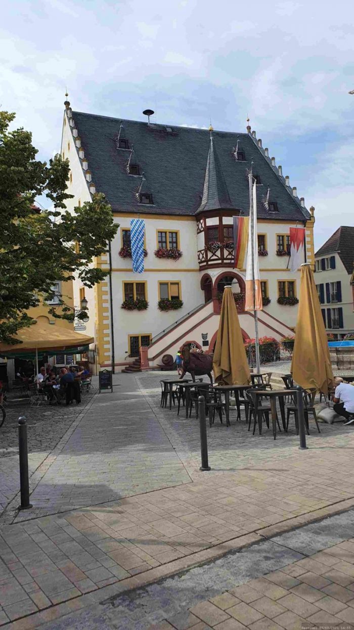 Marktplatz und Rathaus in Volkach