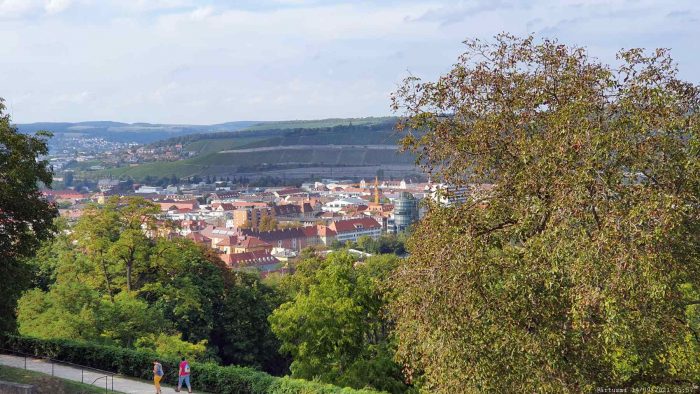 Blick von der Festung Marienberg auf den Würzburger Stadtteil Zellerau