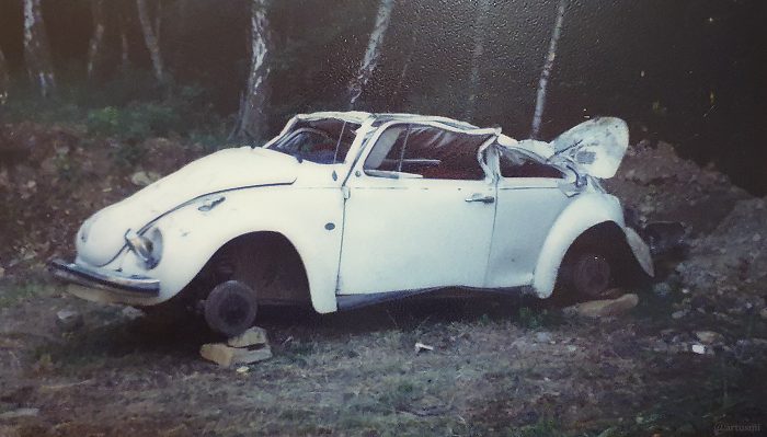 Verunfallter VW-Käfer am 8. Juni 1979 im Steinbruch am Riedsweg in Goßmannsdorf
