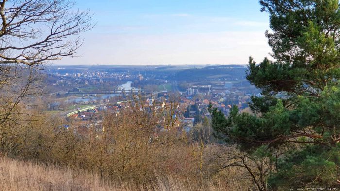 Blick vom Alten Berg auf Goßmannsdorf und Ochsenfurt