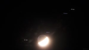 Zunehmender Mond und Uranus am 7. Februar 2022 um 21:44 Uhr