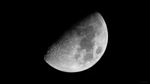 Zunehmender Mond am 9. Februar 2022