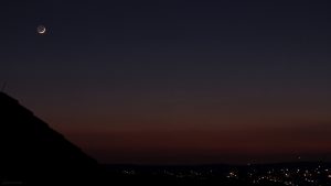 Mond mit Erdlicht am Abend des 4. März 2022 über Waldbrunn