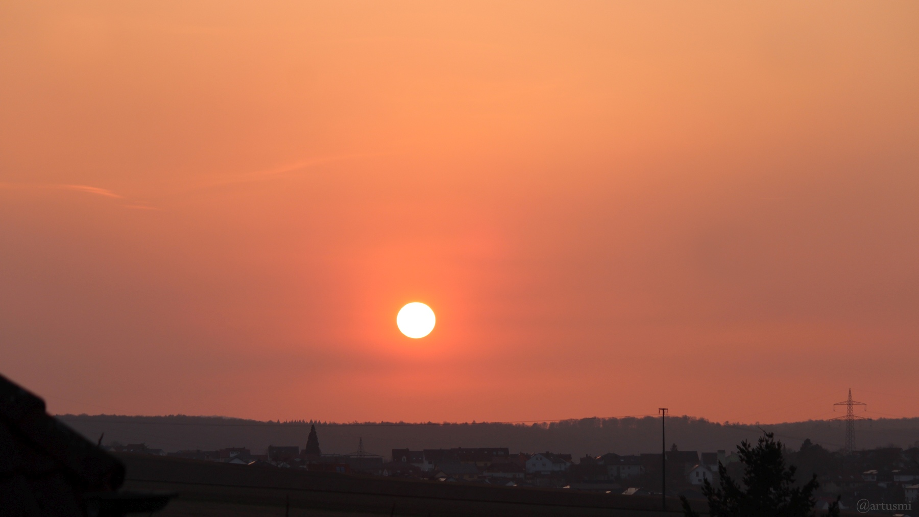 Untergehende Sonne am 18. März 2022 hinter Saharastaub
