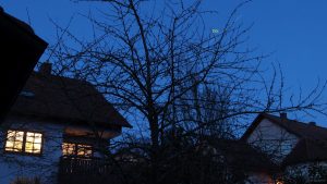 Erster Überflug der Internationalen Raumstation ISS am 21. März 2022 hinter unserem Kirschbaum