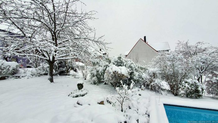 Schnee im Frühling - Unser Garten am 2. April 2022