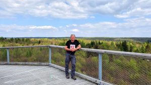 Artur Schmitt am Aussichtsturm am Baumwipfelpfad Steigerwald