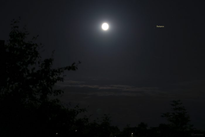 Konstellation Mond und Antaraes am 13. Juni 2022 um 23:36 Uhr