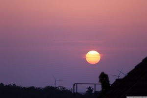 Untergehende Sonne am 19. Juni 2022 hinter Saharastaub