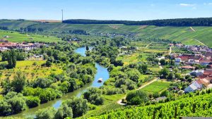Blick von der Vogelsburg auf die Mainschleife bei Escherndorf