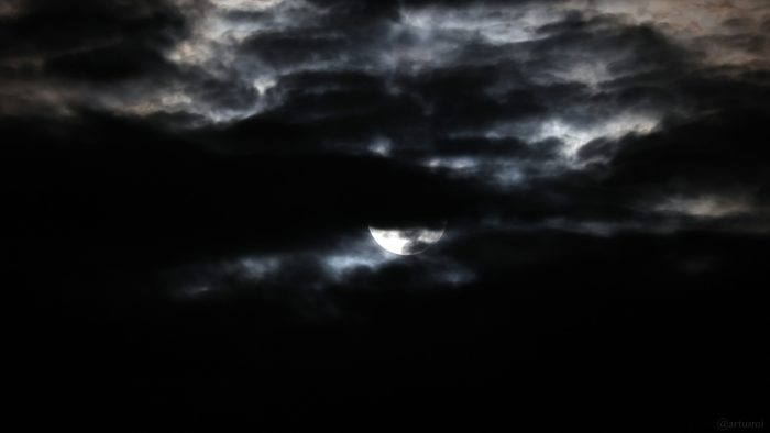 Vollmond in der Nacht vom 13./14. Juli 2022 hinter Wolken