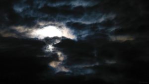 Vollmond in der Nacht vom 13./14. Juli 2022 hinter Wolken