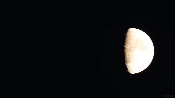 Dschubba und Mond am 6. August 2022 um 21:28 Uhr