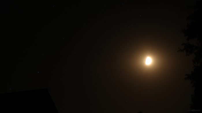 Sternbild Skorpion und Mond am 6. August 2022 um 23:05 Uhr