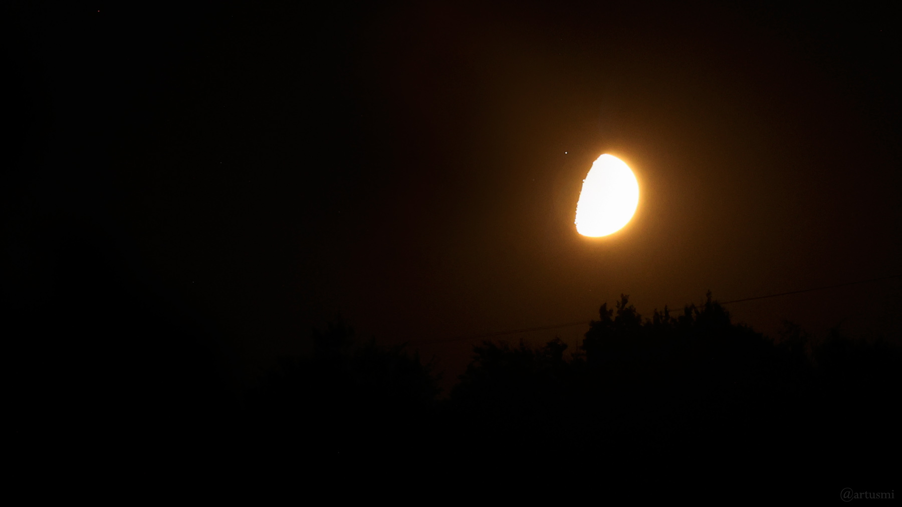Dschubba und Mond am 6. August 2022 um 23:40 Uhr