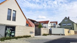 Dorfzentrum und Neubau zur Alten Schmiede in der Hauptstraße 52 in Eisingen am 24. September 2022