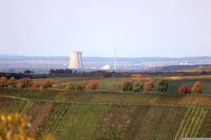 Das Kernkraftwerk Grafenrheinfeld - gesehen vom Aussichtspunkt auf dem Nordheimer Kreuzberg
